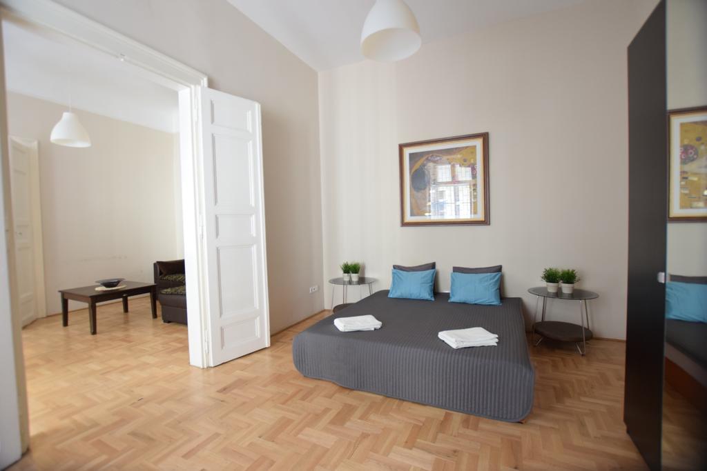 Standard Apartment By Hi5 - Muzeum 5 ブダペスト エクステリア 写真